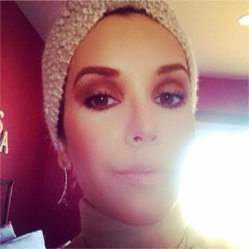 Cuando hay poco tiempo para arreglarse, utilizar peinetas de tela te puede ayudar.