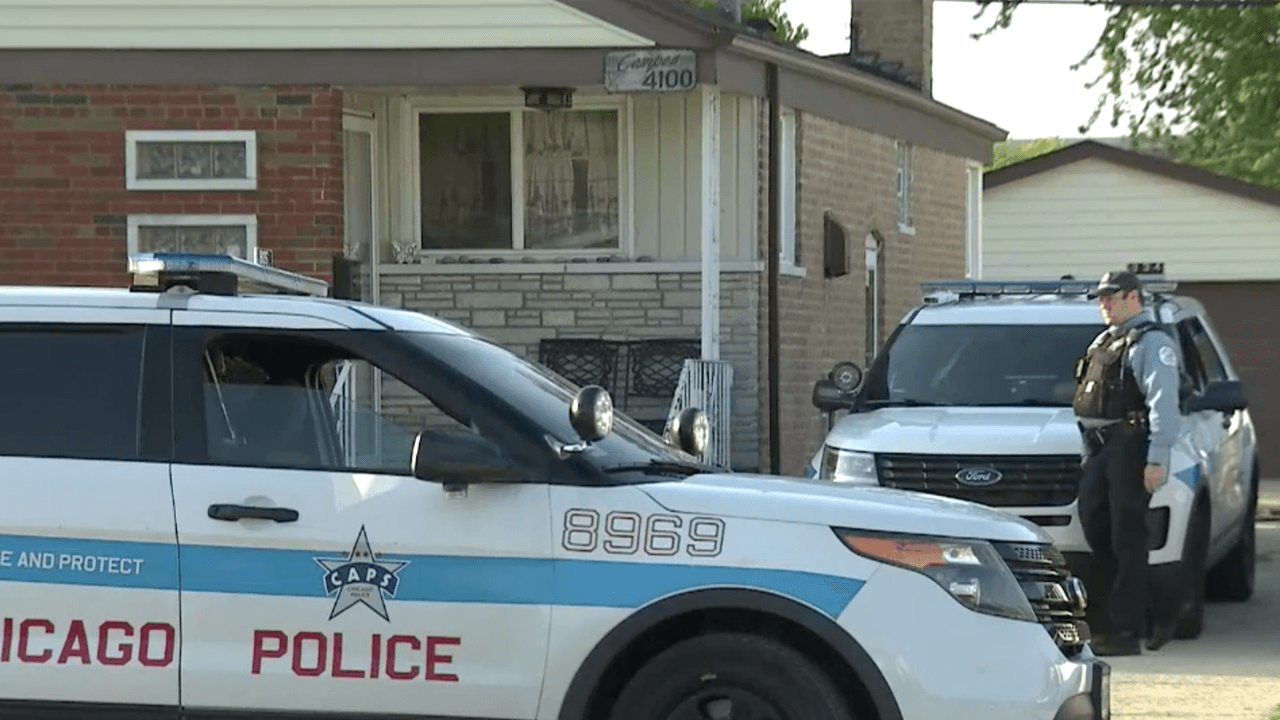 El mismo 14 de mayo, la policía de Chicago allana una residencia en relación al caso de la investigación de la adolescente.