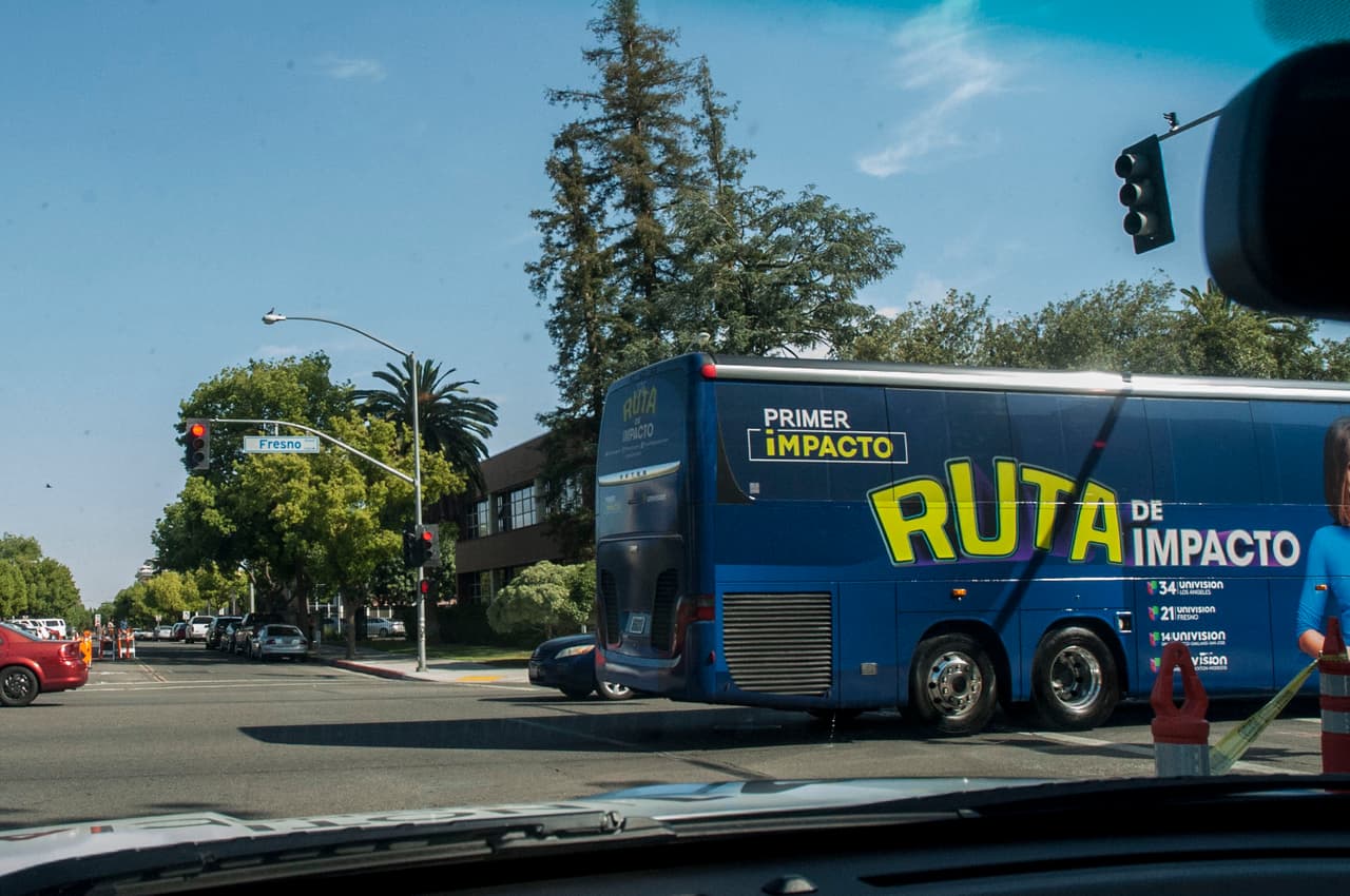 Una bienvenida calurosa fue lo que recibió al equipo de Primer Impacto en Fresno. Tanto del clima como el cariño del público del Valle Central. Todos los presentes tuvieron la oportunidad de tomarse fotos y convivir con el equipo.