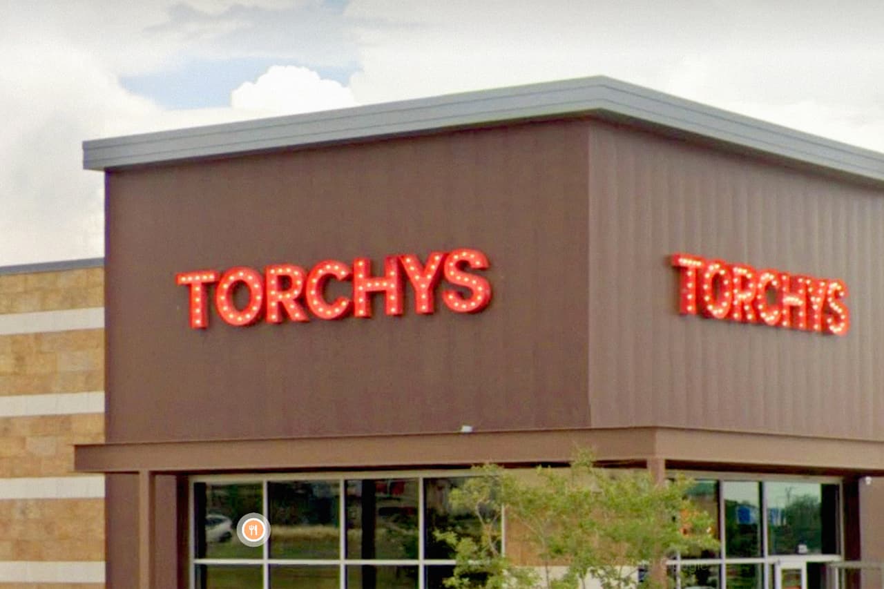 <b>Puesto 10. Torchy's Tacos.</b> 
<a href="https://torchystacos.com/"><u>Comenzó en 2006 como un camión de tacos en Austin</u></a>, ahora tiene alrededor de 70 locales en Texas, Oklahoma, Indiana, Arkansas, Colorado, Kansas, Louisiana, Missouri y Carolina del Norte. En 2019 su ganancia fue de 272 millones de dólares.