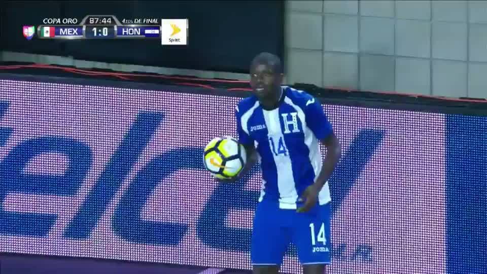 Disparo afuera de Sergio Peña