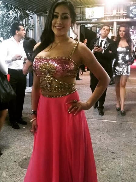 Alexxa llegó derrochando glamour, por supuesto, como toda una mamacita.