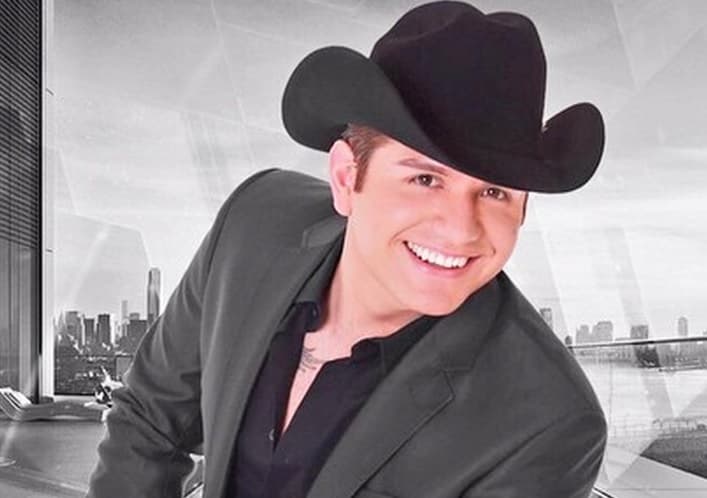 El carismático artista tendrá la mejor de sus sonrisas para la noche de Premios Juventud.