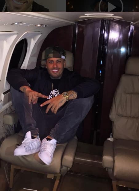 ¿Qué hace Nicky Jam? Parece que sigue de gira y desde el avión no deja de tomarse selfies...