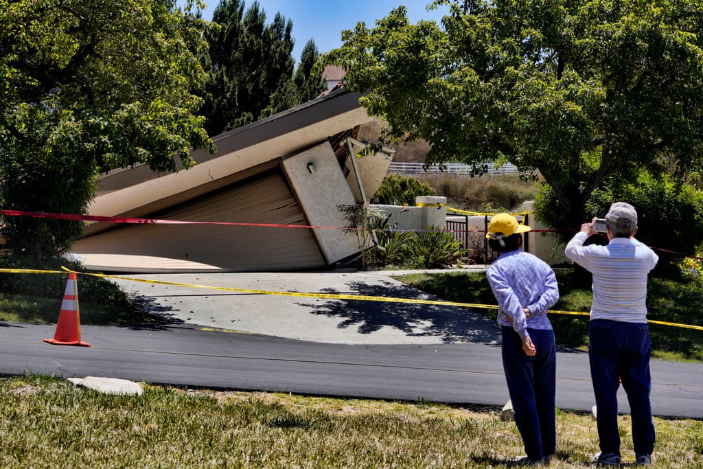 "No sabemos por cuánto tiempo estas casas seguirán moviéndose", añadió Marrone, quien prefiere prevenir cualquier otro desarrollo.