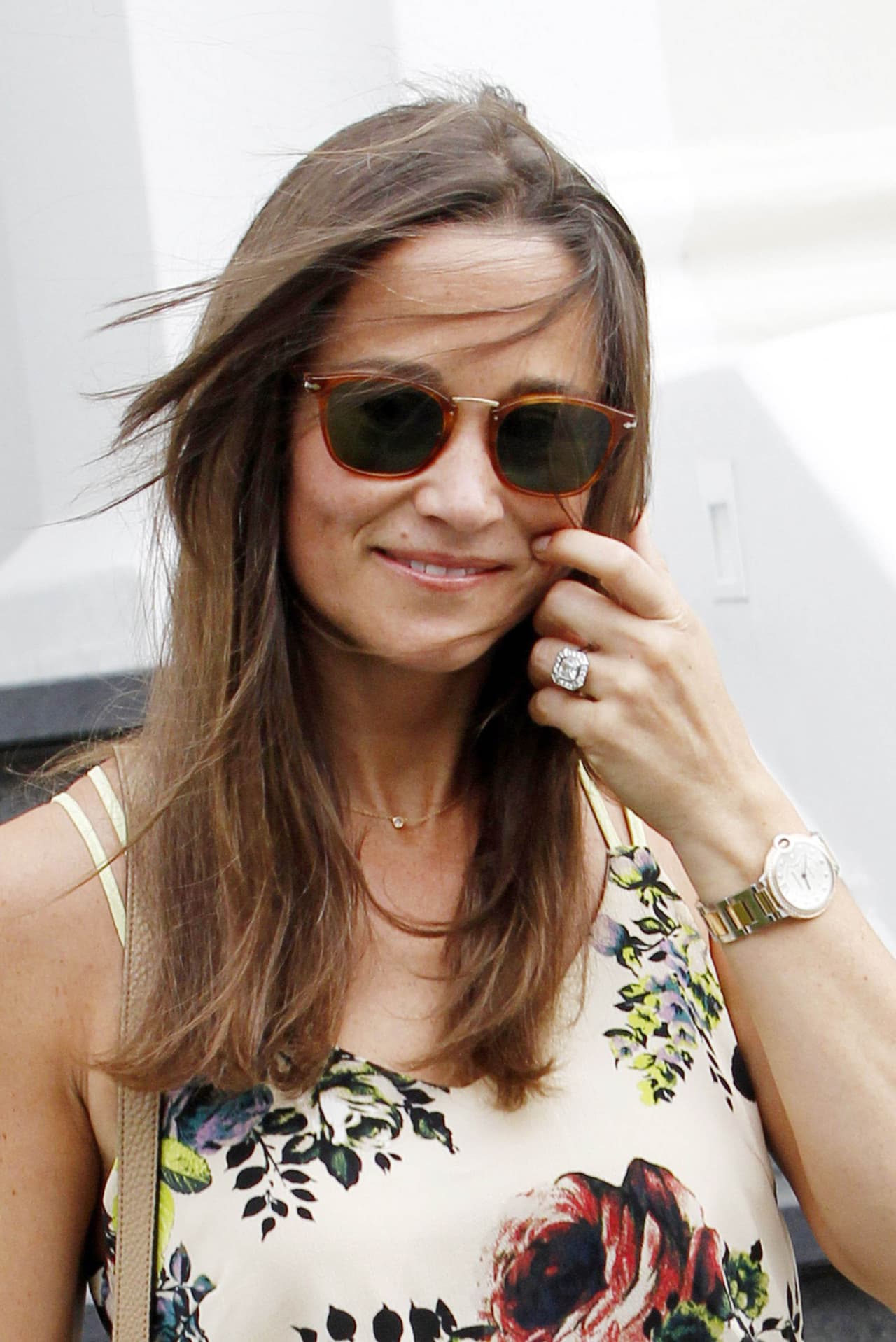 Los invitados sólo serán parejas casadas o comprometidas, es requisito indispensable que ellas luzcan su anillo de compromiso, en caso de ser solteras.