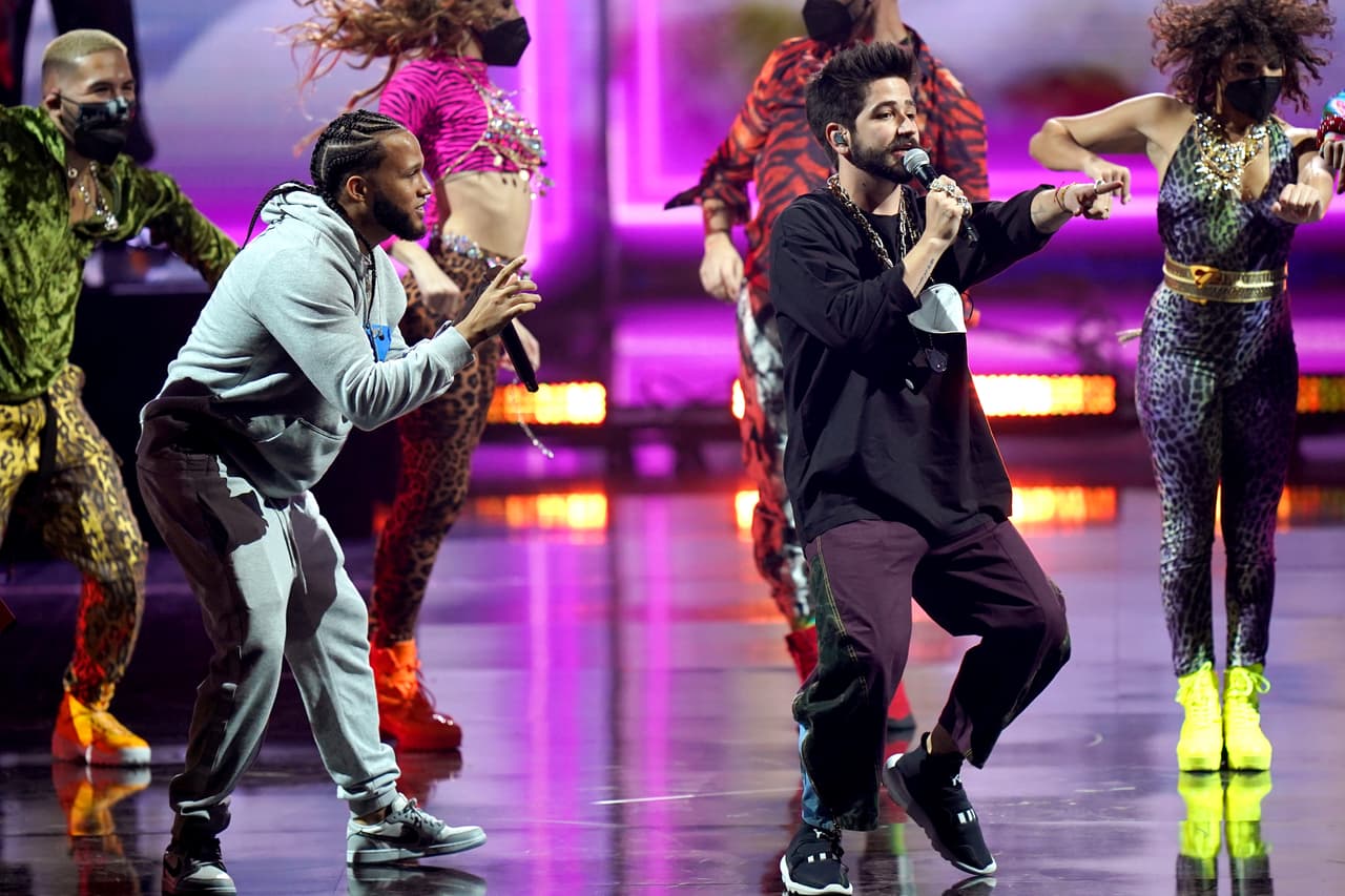 Camilo y El Alfa interpretarán su tema 'Bebé' y por lo que se puede apreciar, será un performance muy movido.