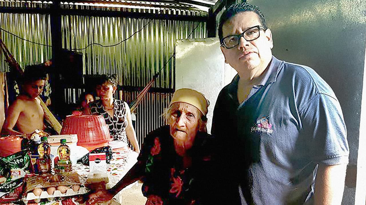 Le negaron la entrada a EEUU, fue encarcelado, deportado y luego despedido de su trabajo