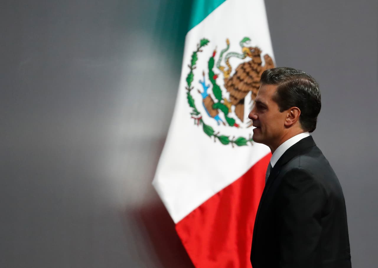 Los números en las cuentas bancarias del expresidente mexicano Enrique Peña Nieto siempre
<b>parecen desbordar los ceros de los millones.</b> Esas cifras estrambóticas han generado polémica cuando estaba en el gobierno y la siguen generando ahora que está retirado en España.
<b>Este es un recuento de la riqueza que ha declarado o que se ha conocido públicamente.</b>