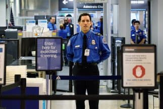 El gobierno de EEUU planea comenzar a tomar la temperatura a los viajeros provenientes de África occidental.