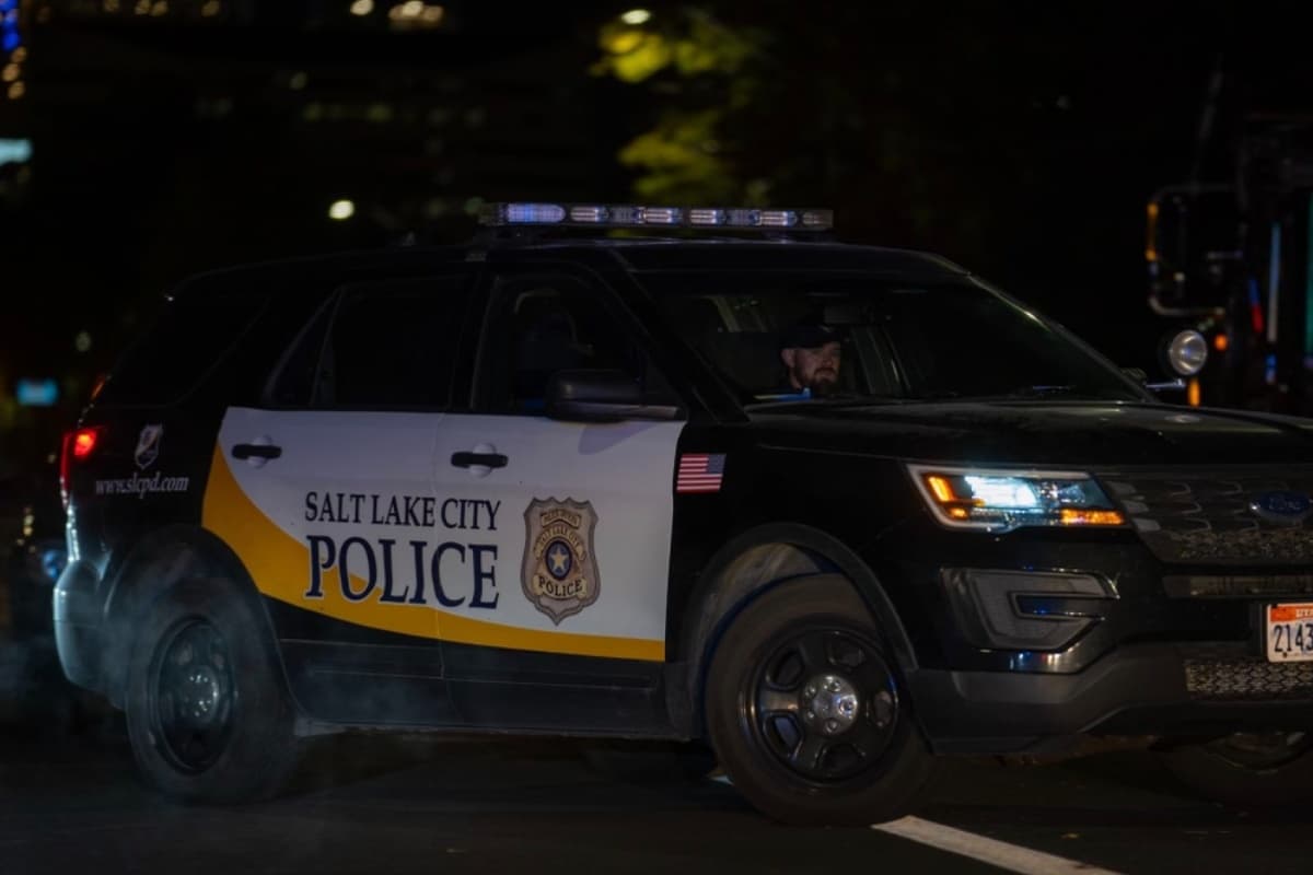 El Departamento de Policía de Salt Lake City recibió una llamada de emergencia con relación a un tiroteo que se estaba dando en el centro de la ciudad. Bomberos y ambulancias Gold Cross acudieron al lugar.