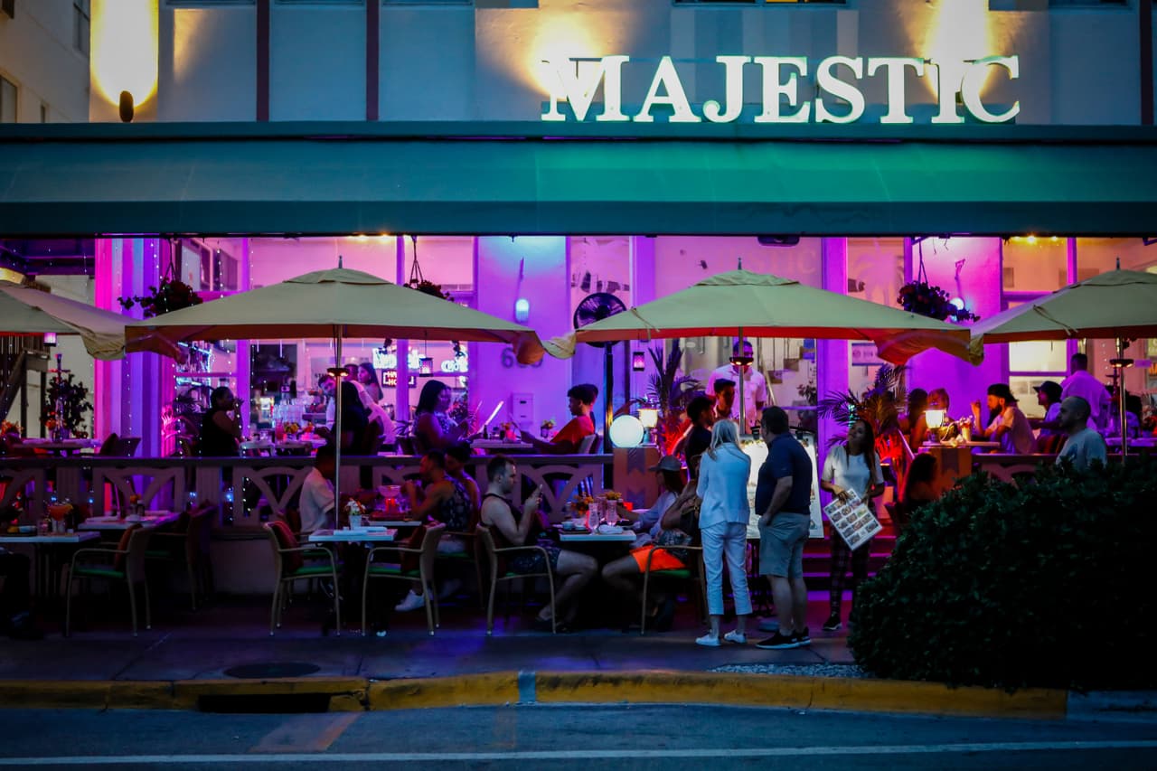 El fin de semana anterior, con el toque de queda desde el jueves en la noche, la ciudad pasó en calma, aunque algunos dueños de negocios dijeron haberse visto perjudicados con la medida.
<br>