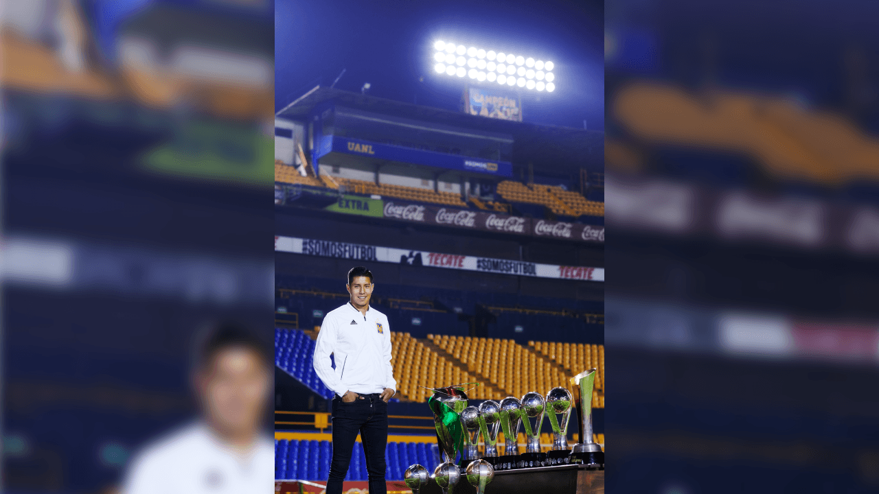 Tiene una altura de 1.88 metros y a pesar de ello, es un jugador que tiene técnica y habilidad para salir con balón controlado.