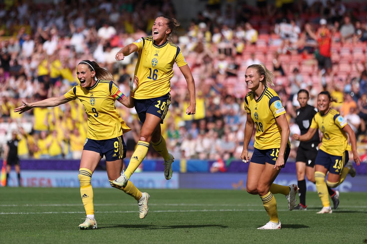 Suecia aplastó 5-0 a Portugal en la Jornada 3 con doblete de Filippa Angeldal, goles de Kosovare Asllani y Stina Blackstenius, y autogol de Carole Costa.