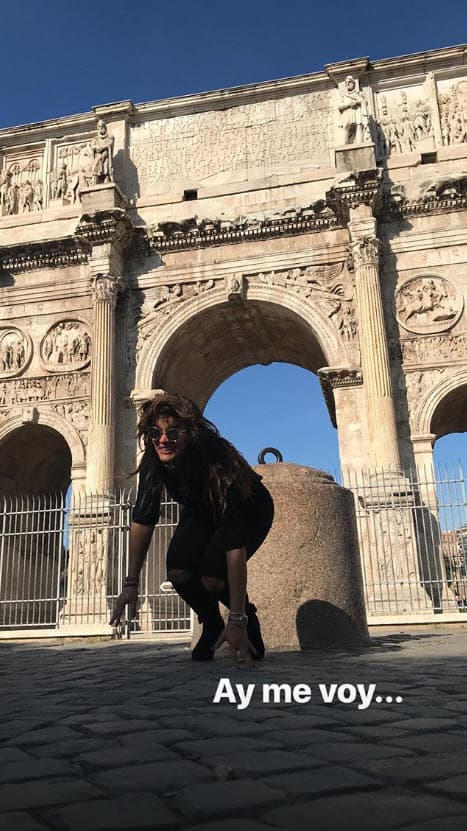 Y la velocidad que traía no la ayudó mucho que digamos.