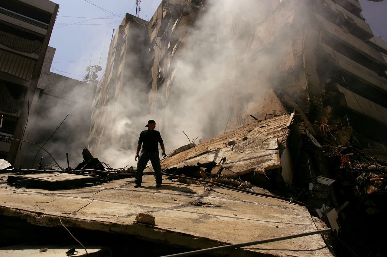 <h3 class="cms-H3-H3">Beirut, Líbano</h3>
<br>
<br>A lo largo de su historia, Beirut ha sido ocupada por varios imperios y ha sido destruida y reconstruida al menos siete veces. Recientemente, la ciudad sufrió severos daños durante los primeros dos años de la guerra civil libanesa (1975-1977), así como durante la invasión de Israel de 1982 y los bombardeos del ejército israelí en 2006 (en la imagen). 
<br>