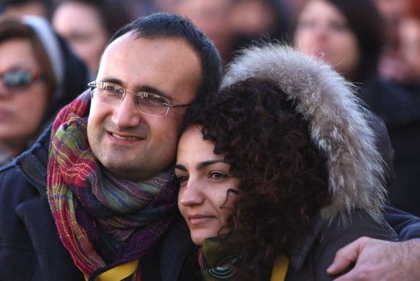 "El éxito numérico de la iniciativa era absolutamente impredecible hace tres semanas. Demuestra que hay jóvenes a contracorriente que desean que su amor dure para siempre y sea bendecido por Dios, aunque el mundo en el que viven no crea que los lazos son eternos", declaró Vincenzo Paglia, presidente del Consejo.