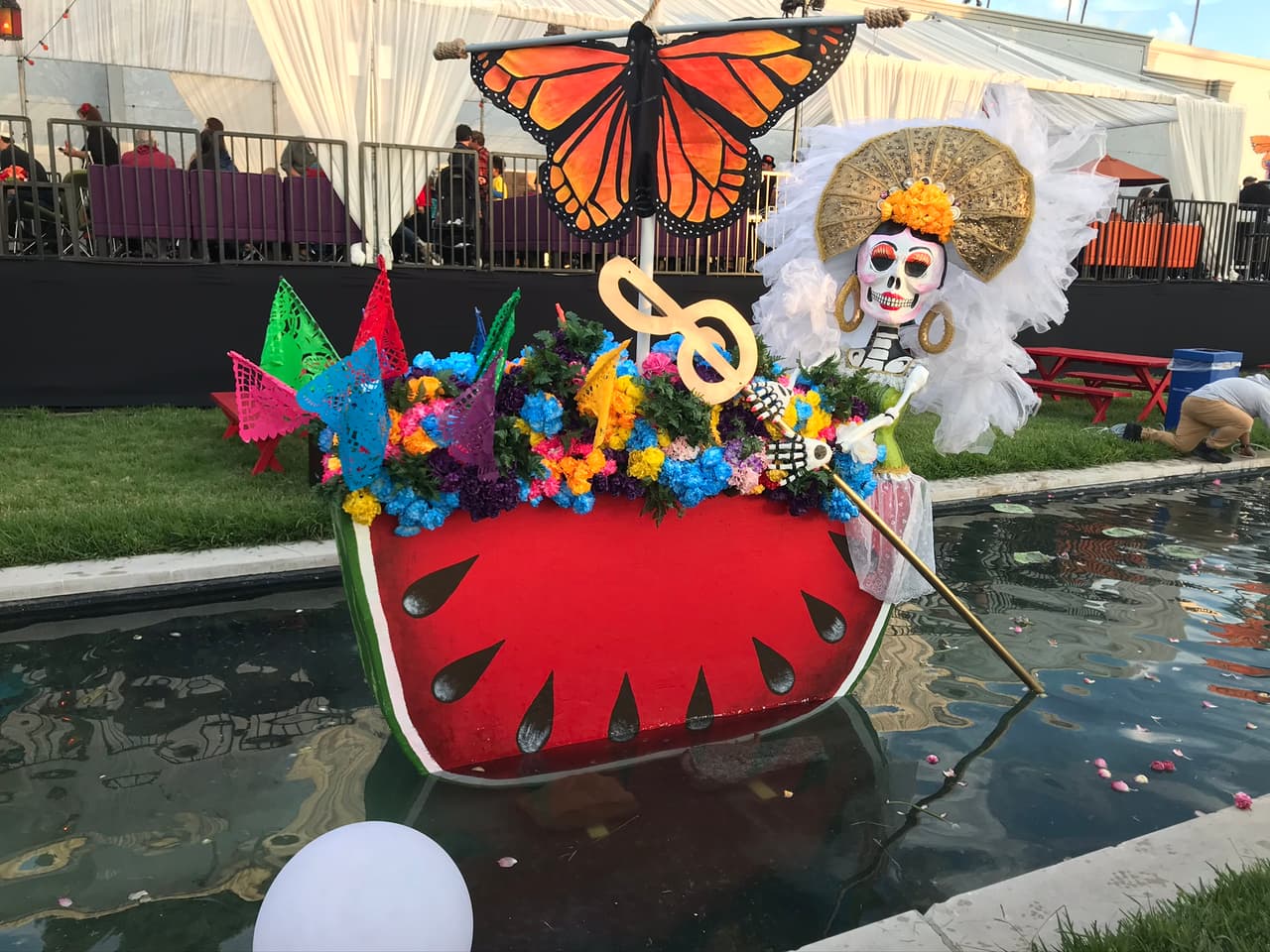 El festival de 
<a href="https://www.univision.com/local/los-angeles-kmex/que-debe-llevar-un-altar-del-dia-de-los-muertos">Día de Muertos</a> se realizará el 30 de octubre con dos eventos. Uno de 9 a.m a 3 p.m, un horario vespertino con actividades familiares que incluyen a los niños.