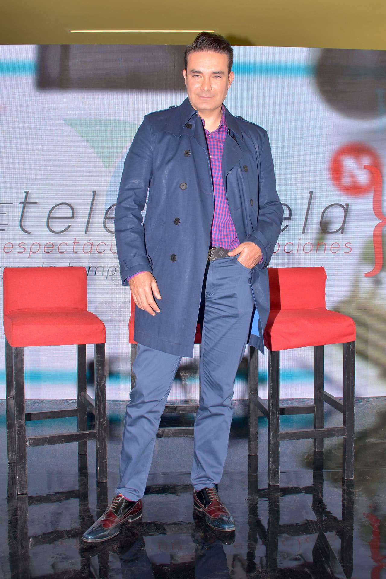 "Cuando jugó americano, cuando se fue de Televisa, cuando fue actor, cuando llegó a Miami... qué me pasó 
<b>dentro de mí</b>, a uno le pasan las cosas por algo, tampoco le voy a dar la vuelta", agregó.