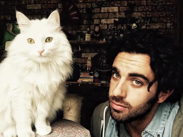 A José Pablo Minor le encantan los gatos, sobre todo la suya.