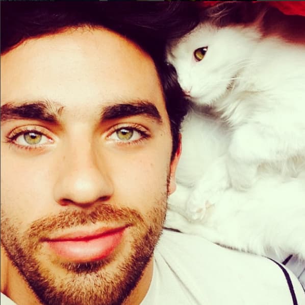 En varias ocasiones este galán de ojos verdes ha gritado su gran amor por su 'señorita', como le dice.