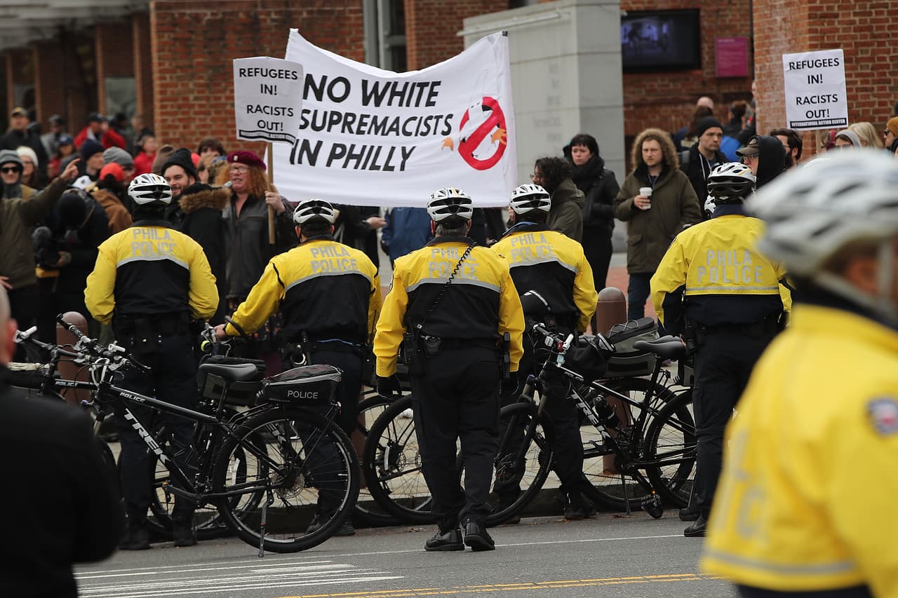 Departamento de Policía de Filadelfia despedirá a 13 oficiales por publicar mensajes racistas en Facebook