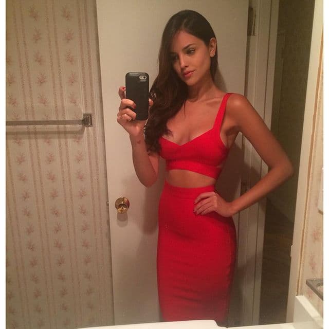 Hace algún tiempo sorprendió con su nuevo look y es que la actriz regresó a su cabello más obscuro.