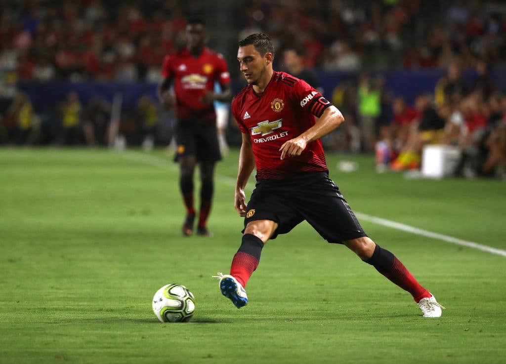 Según 
<i>A Bola</i> el Benfica mira a Matteo Darmian, lateral derecho del Manchester United, como posible refuerzo para su defensa. El italiano no parece contar para Mourinho, y eso facilitaría las cosas.