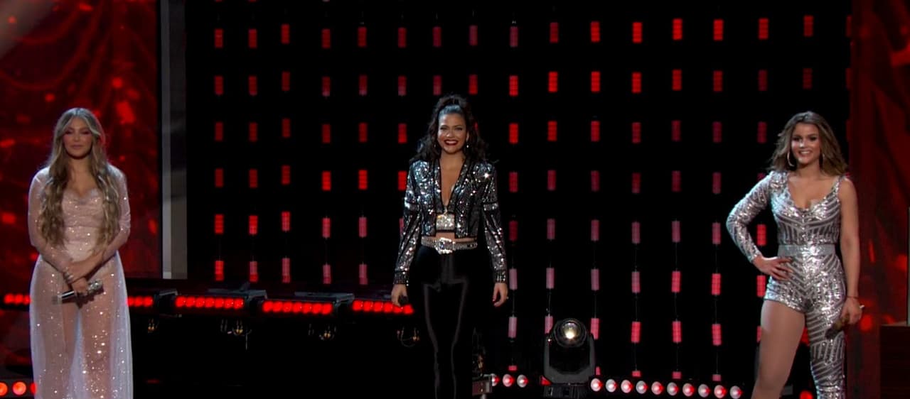 Luego de las increíbles presentaciones, las exreinas se pusieron frente al jurado para recibir el resultado final.