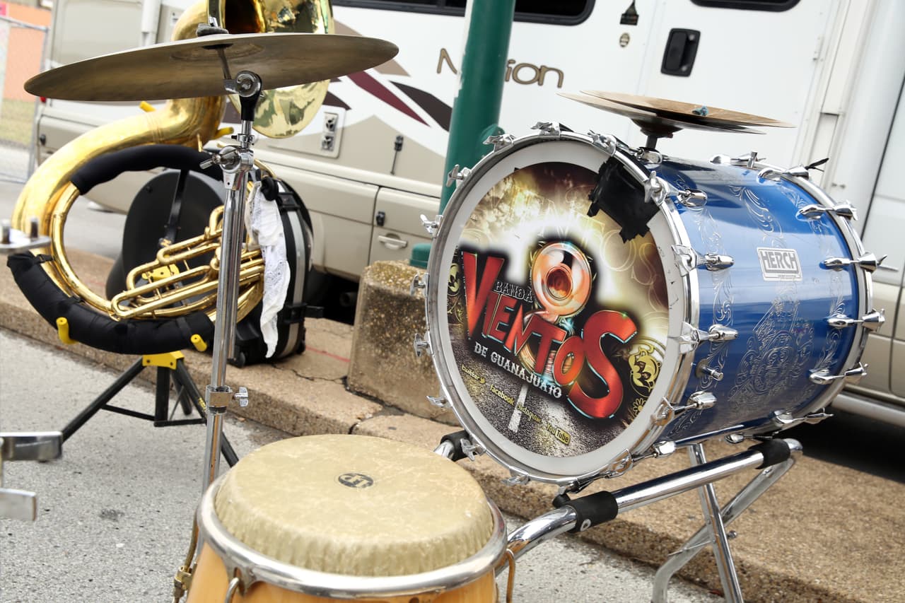 Miles cantaron y bailaron a ritmo banda, norteña, cumbia, hip-hop y rap