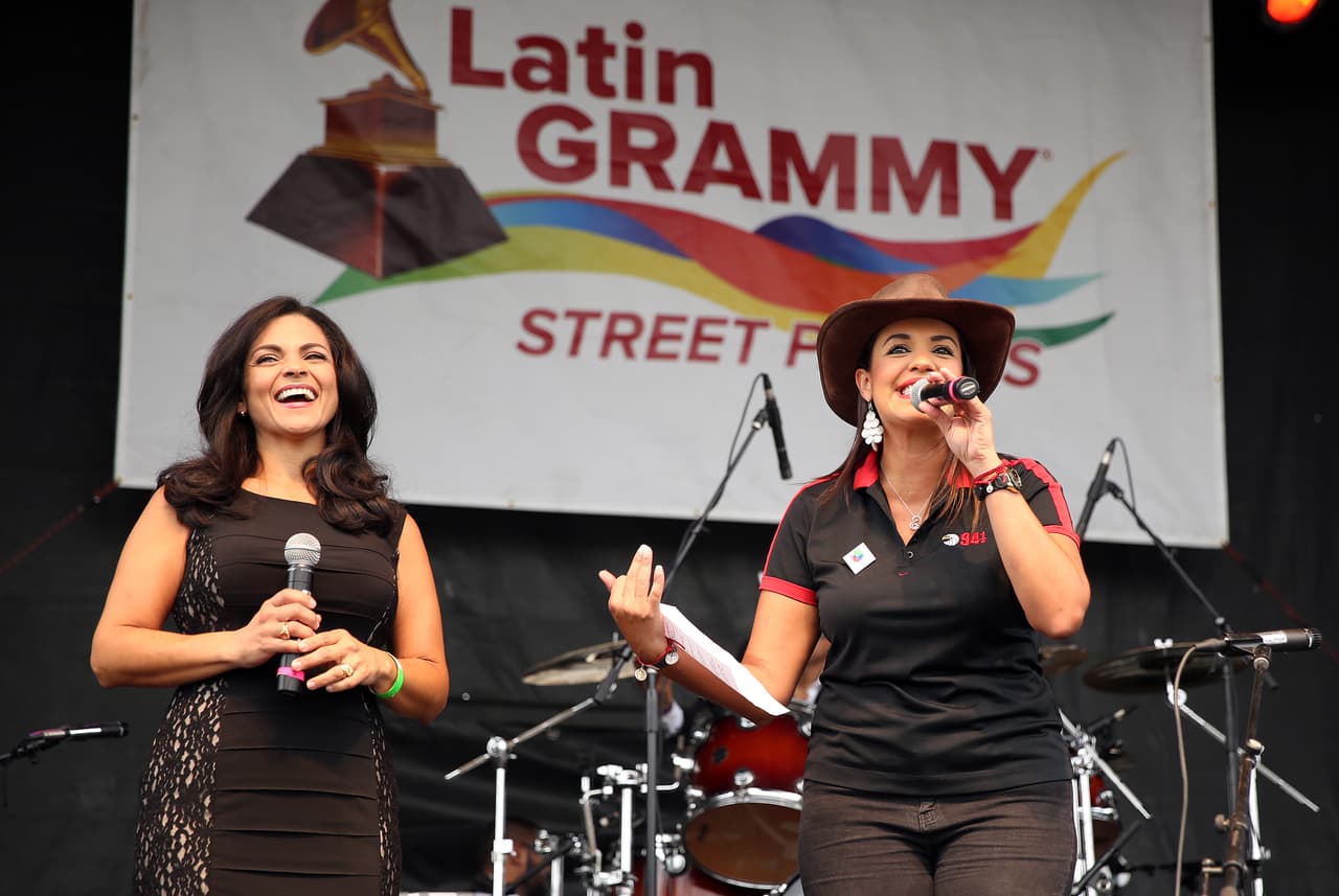 Miles cantaron y bailaron a ritmo banda, norteña, cumbia, hip-hop y rap