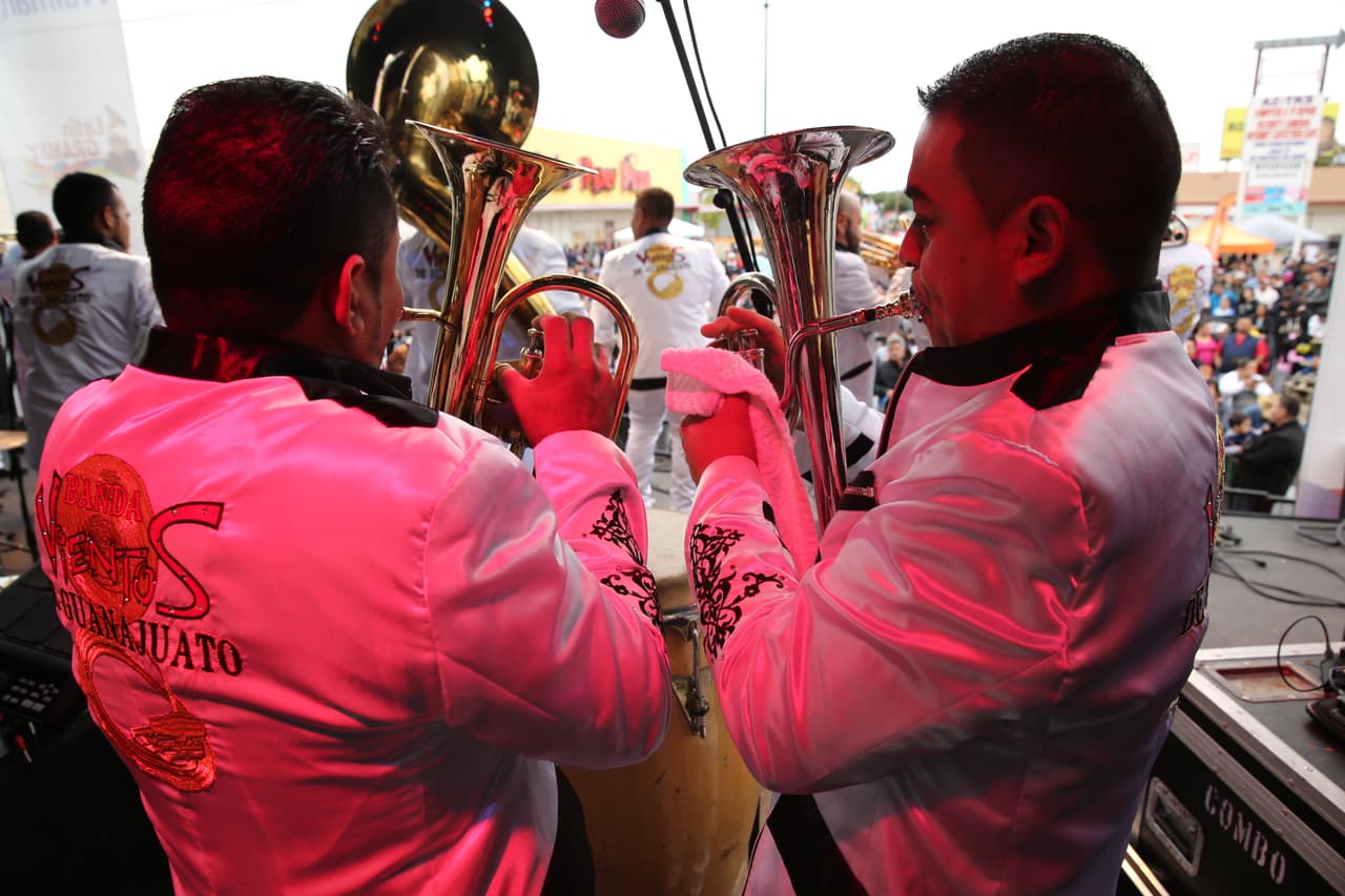 Miles cantaron y bailaron a ritmo banda, norteña, cumbia, hip-hop y rap