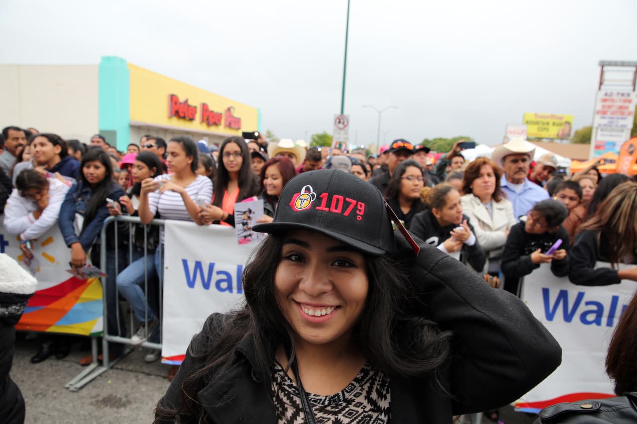 Miles cantaron y bailaron a ritmo banda, norteña, cumbia, hip-hop y rap
