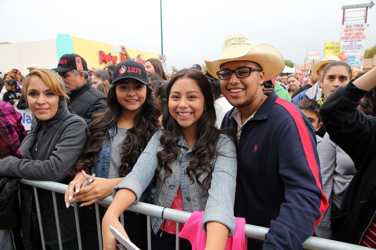 Miles cantaron y bailaron a ritmo banda, norteña, cumbia, hip-hop y rap