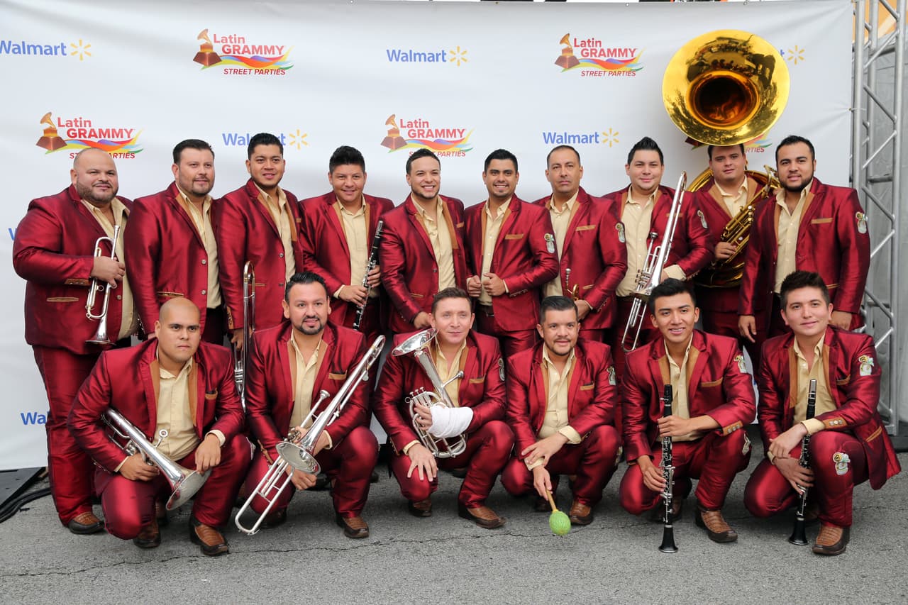 Miles cantaron y bailaron a ritmo banda, norteña, cumbia, hip-hop y rap