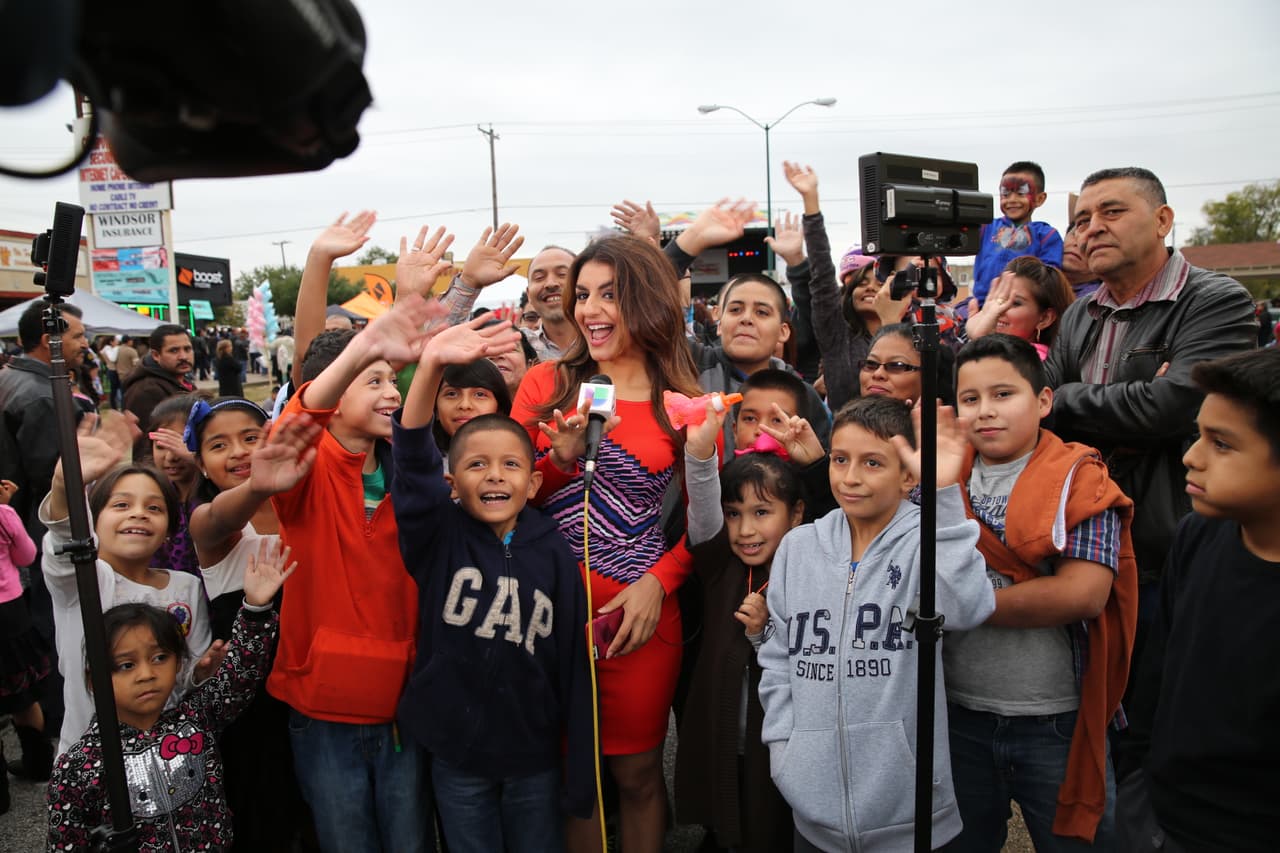 Miles cantaron y bailaron a ritmo banda, norteña, cumbia, hip-hop y rap