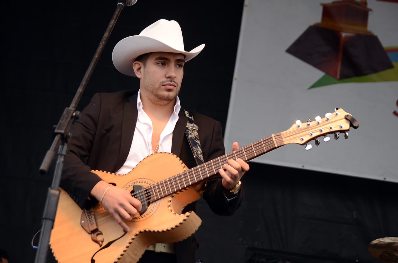 Miles cantaron y bailaron a ritmo banda, norteña, cumbia, hip-hop y rap