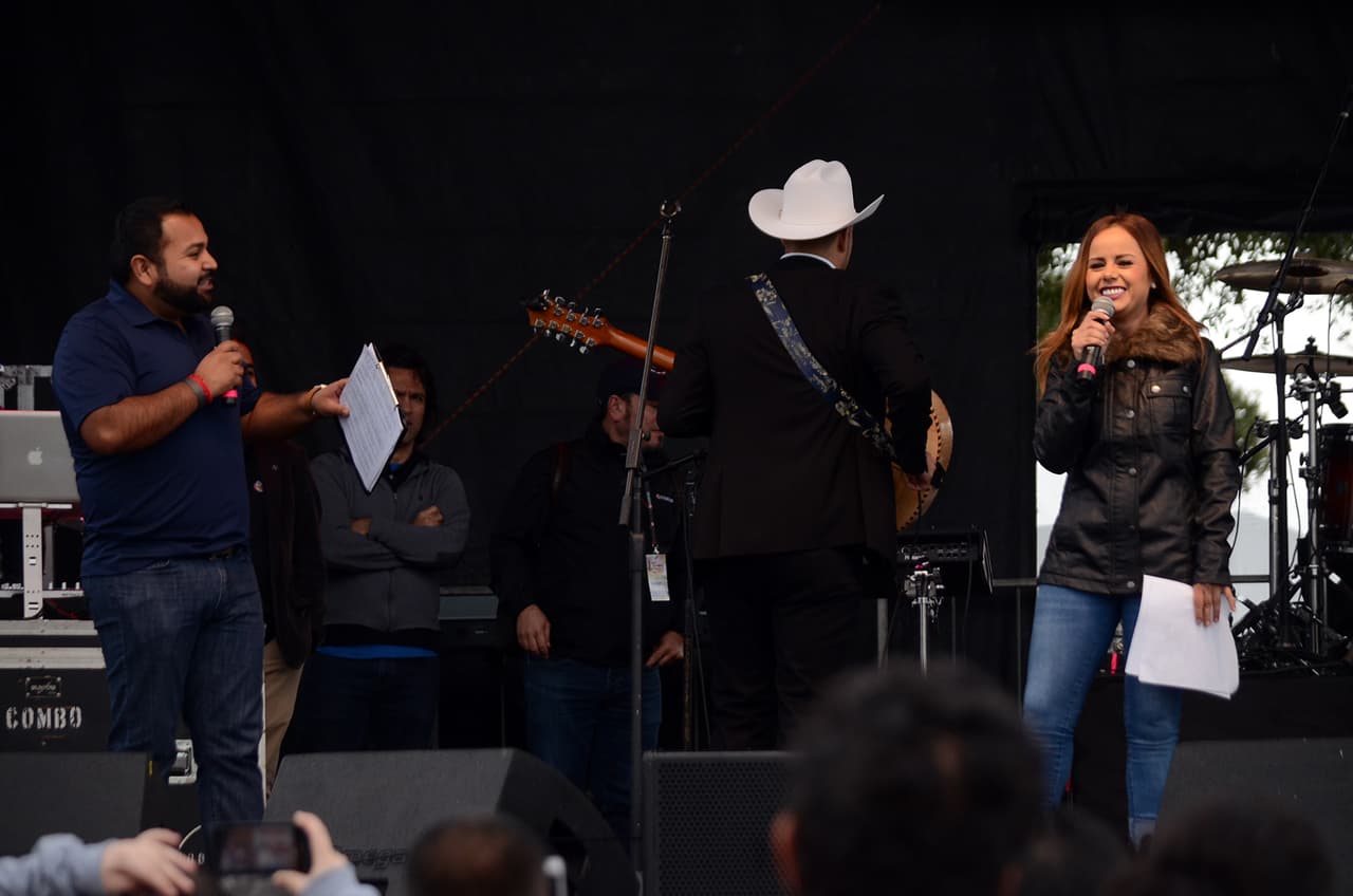 Miles cantaron y bailaron a ritmo banda, norteña, cumbia, hip-hop y rap