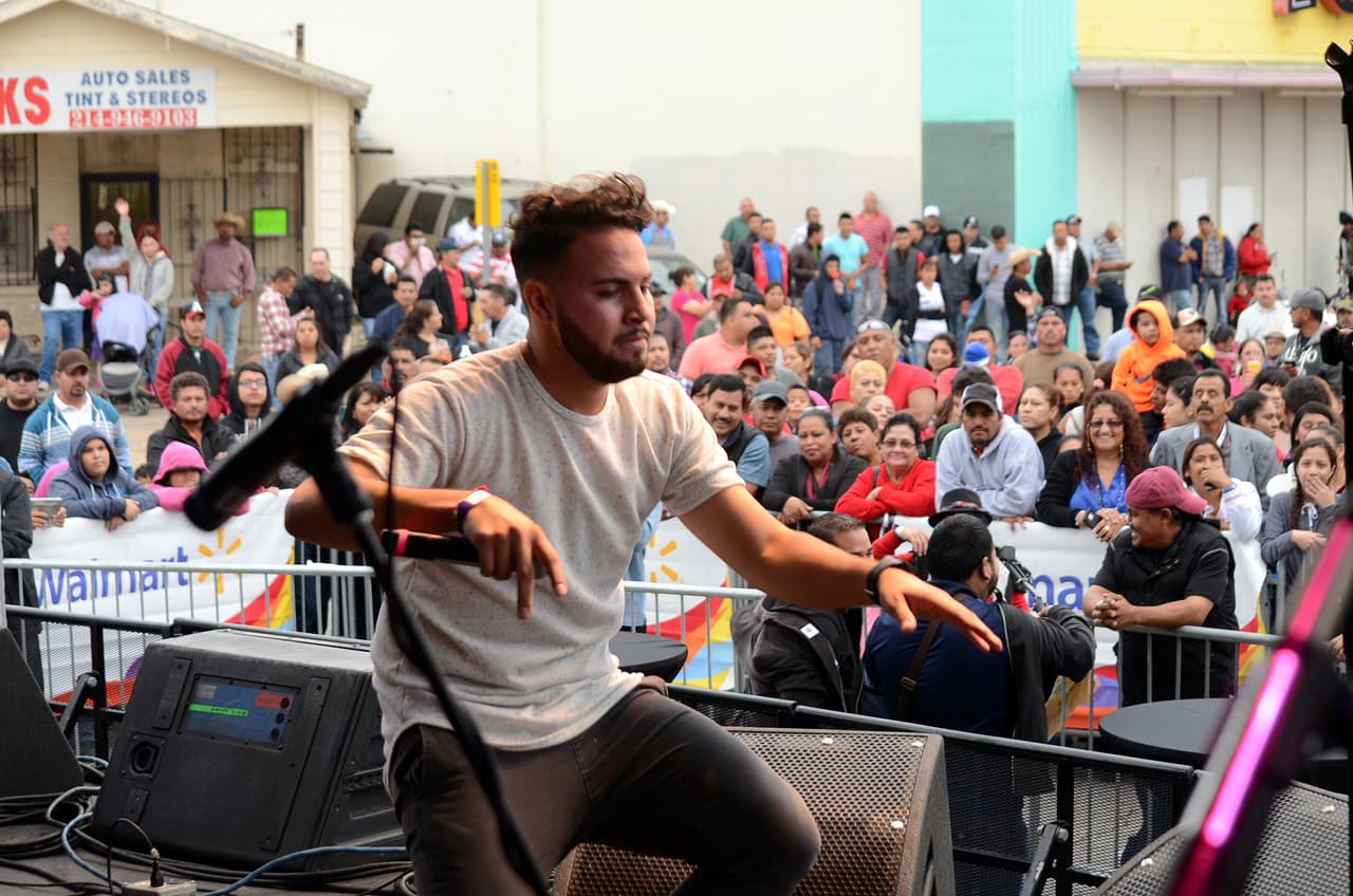 Miles cantaron y bailaron a ritmo banda, norteña, cumbia, hip-hop y rap