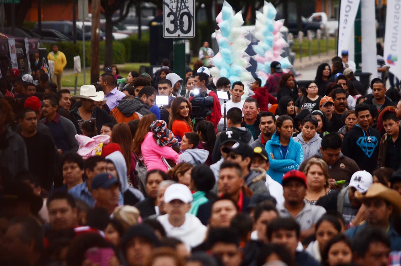 Miles cantaron y bailaron a ritmo banda, norteña, cumbia, hip-hop y rap