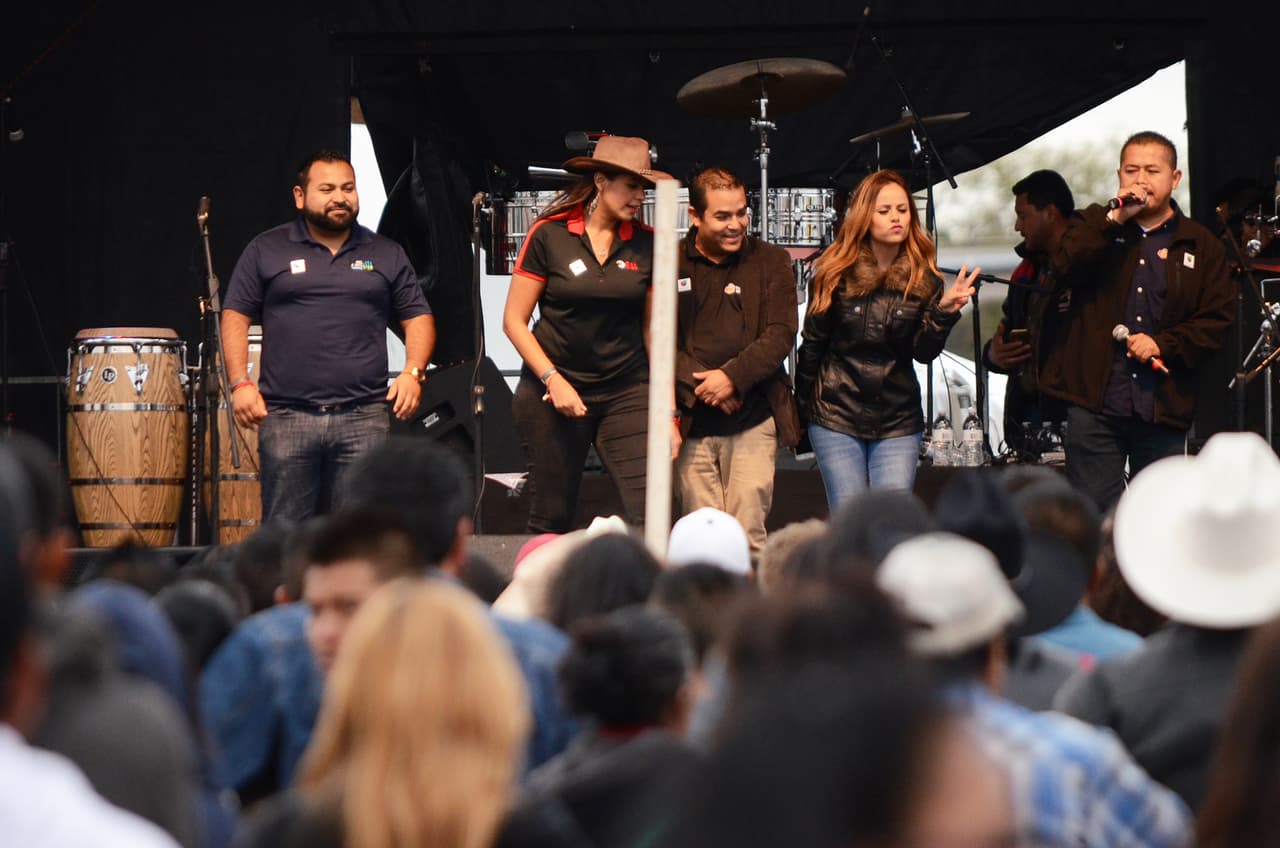 Miles cantaron y bailaron a ritmo banda, norteña, cumbia, hip-hop y rap