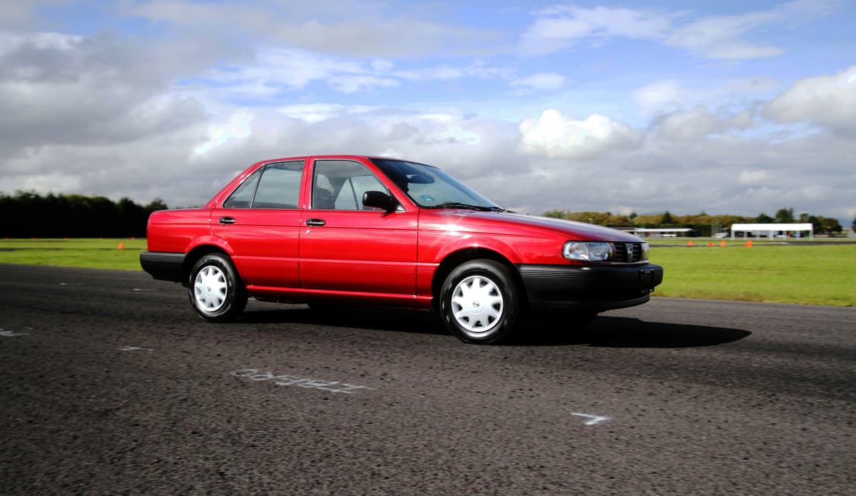 Si por algo será recordado Andrés Manuel López Obrador será por por haber utilizado 
<b>un Nissan Tsuru,</b> que fuera el modelo más popular y accesible del fabricante japonés en México (podía adquirirse a partir de 6,000 dólares), durante su mandato como alcalde de la Ciudad de México (2000-2005). Hasta ahora, en su declaración patrimonial abierta al público, el candidato de 64 años ha señalado no poseer ningún vehículo.