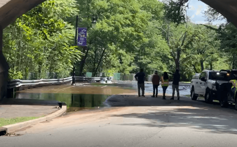 Las autoridades estaban trabajando para resolver el problema y restablecer el servicio.
<br>