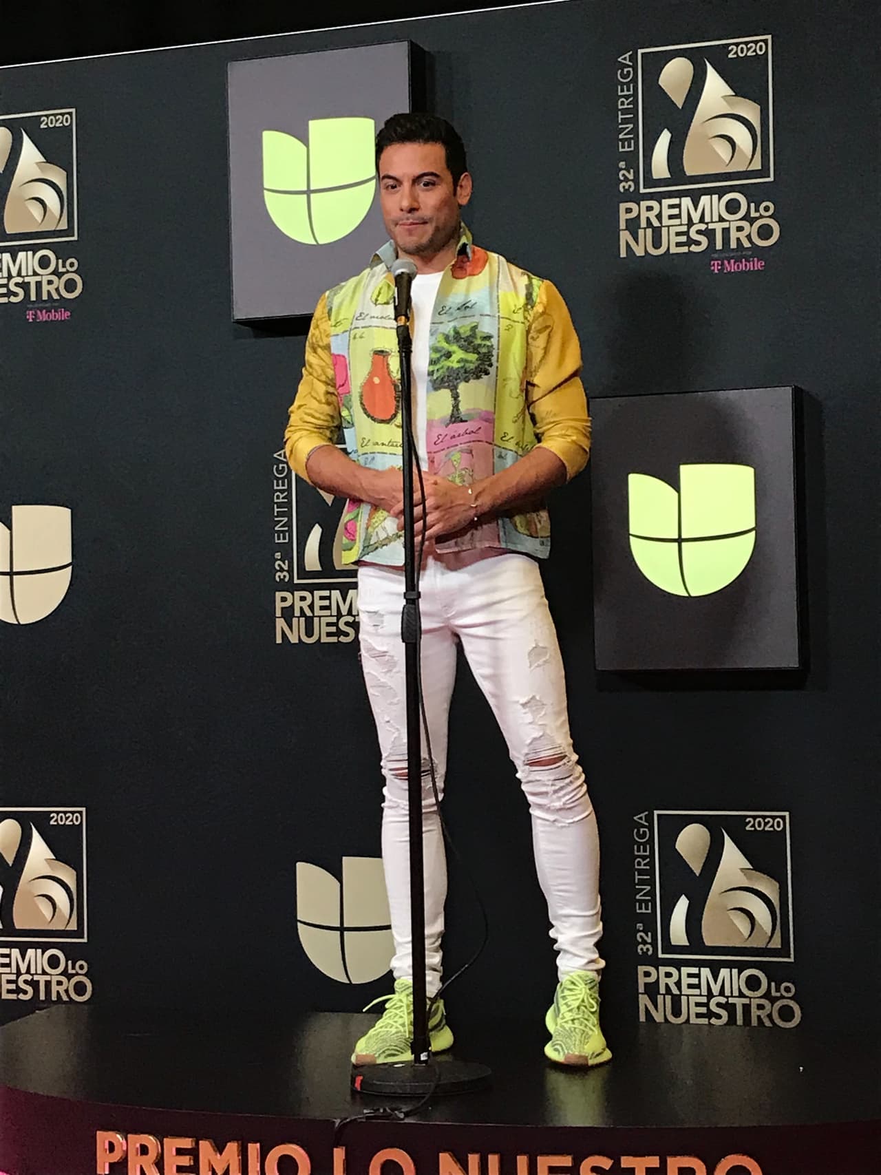 El cantautor mexicano
<b>Carlos Rivera</b> dijo que le gustaría cantar con el español Raphael. Además, expresó sus deseos de regresar al teatro.