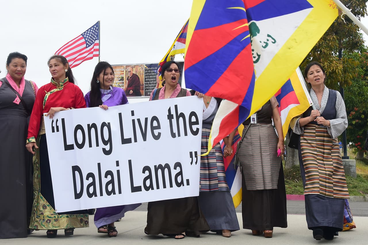 Miles de simpatizantes del Dalai Lama, líder de los tibetanos en el exilio, celebran desde hoy su 80 años con tres días de celebraciones en California durante la "Cumbre Mundial de la Compasión", un encuentro que promete suscitar protestas de una corriente budista rechazada por el jefe tibetano.