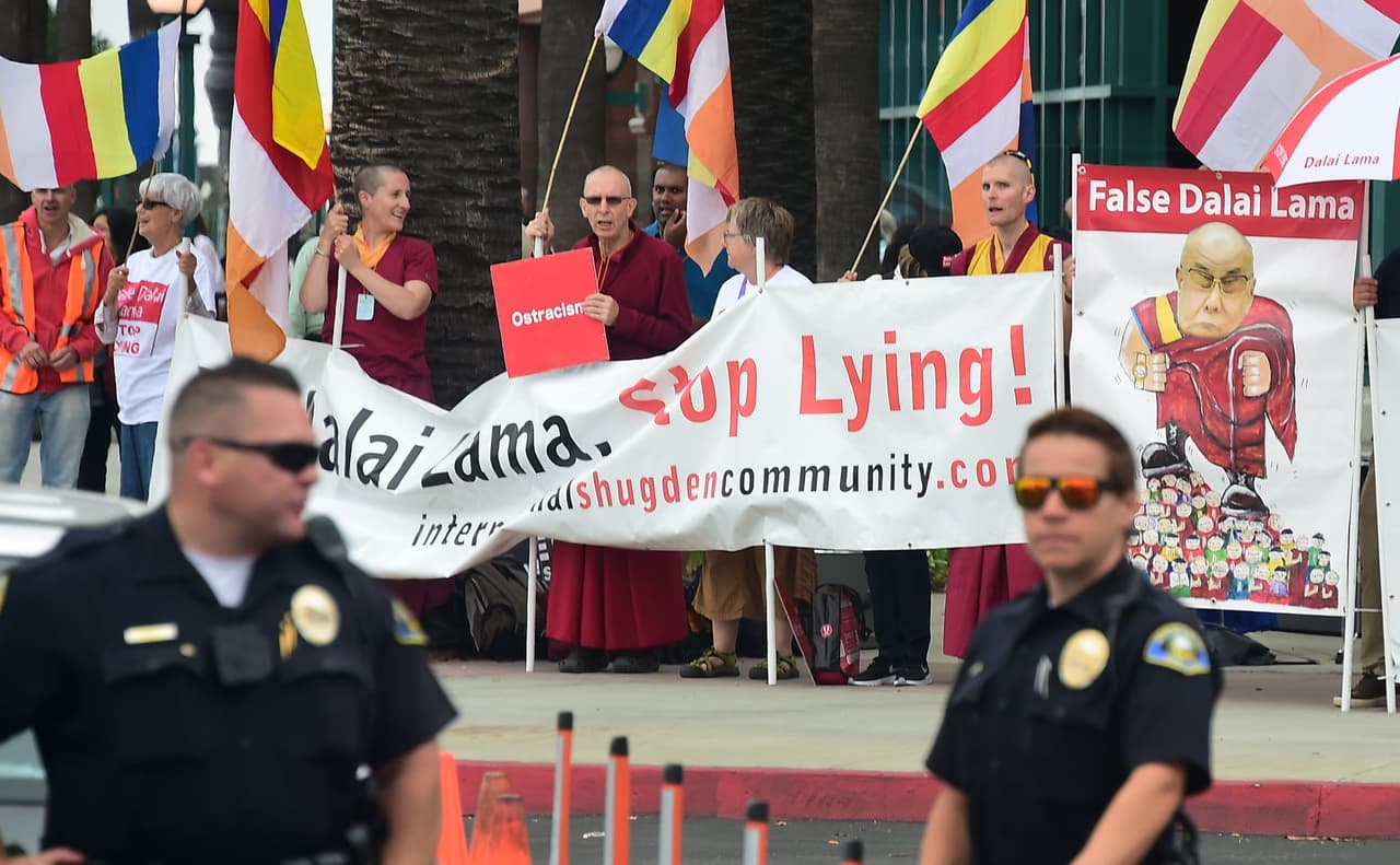 Miles de simpatizantes del Dalai Lama, líder de los tibetanos en el exilio, celebran desde hoy su 80 años con tres días de celebraciones en California durante la "Cumbre Mundial de la Compasión", un encuentro que promete suscitar protestas de una corriente budista rechazada por el jefe tibetano.