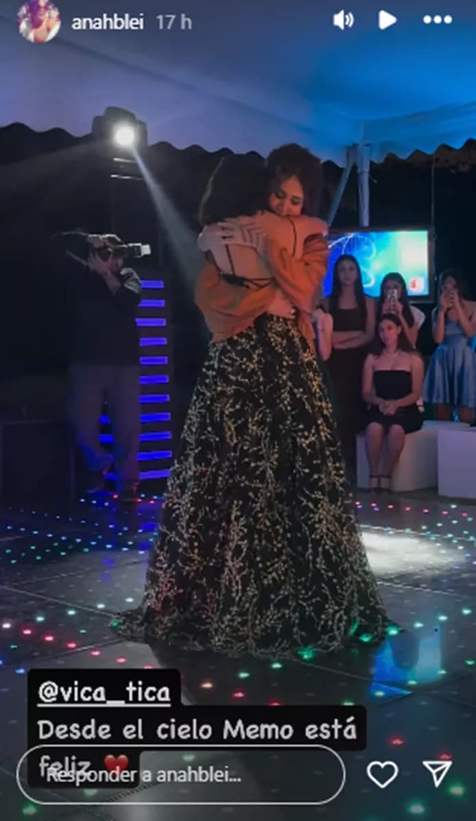 Vica Andrade bailó el vals con su hija.