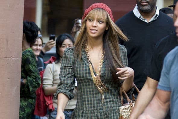 Beyoncé tenía unas piernas lindas, pero últimamente se ha dejado ver con marcas y algunos rasguños.