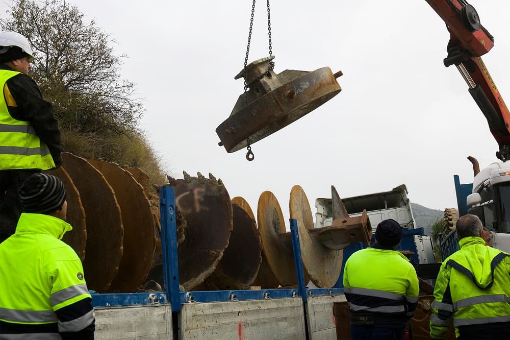 Los mineros estarán trabajando durante turnos de 30-35 minutos y en caso de que encuentren materiales duros podrían necesitar la ayuda de especialistas en microvoladuras con explosivos.