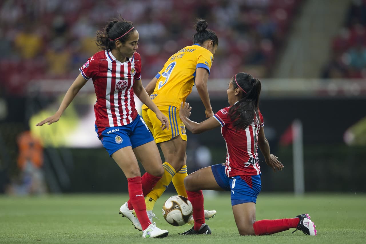 Tigres logró un frenético triunfo ante Chivas para llevarse un gol de ventaja en la Final de Ida de la Liga MX Femenil.